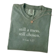 Still a Mess. Still Chosen. – Minimalist Christian Bible Verse T-Shirt